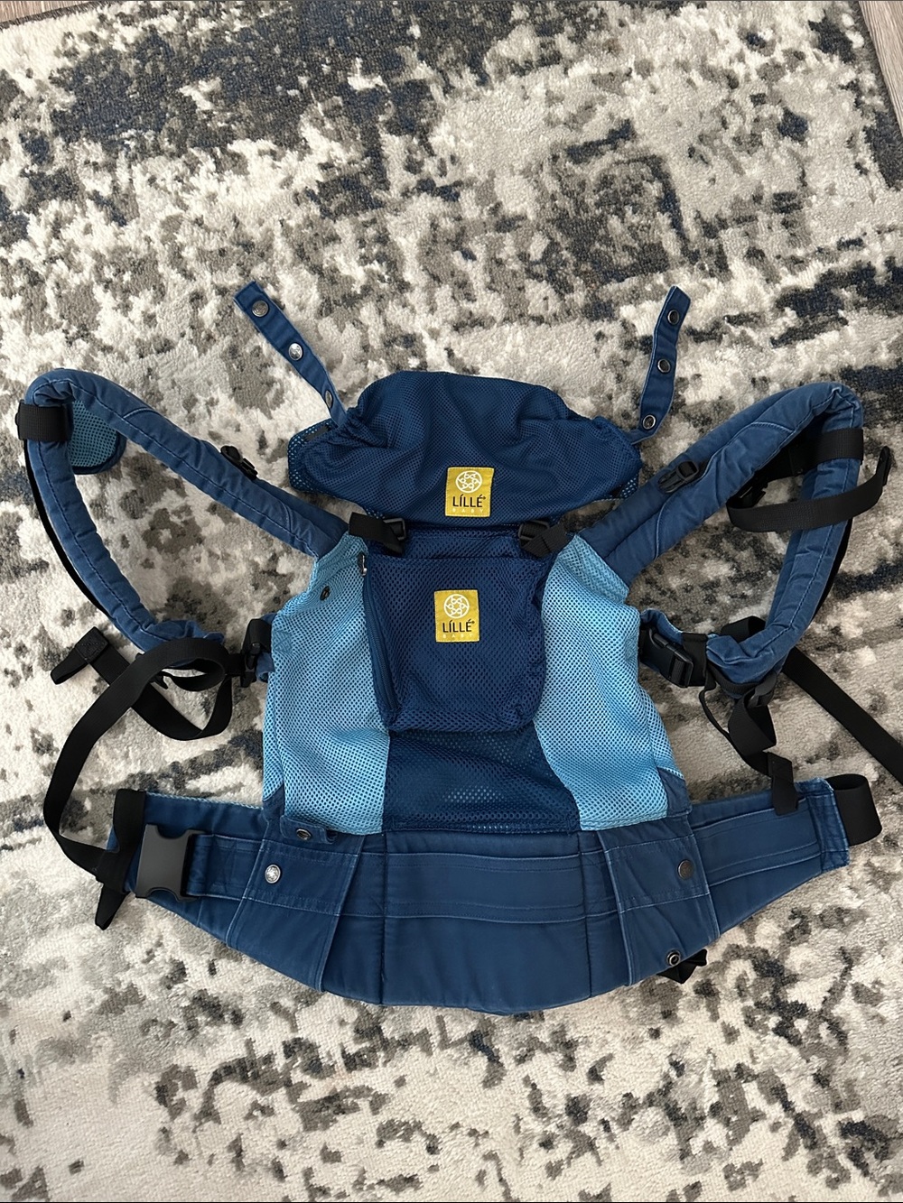 Lillebaby Blue Mesh Buckle Carrier